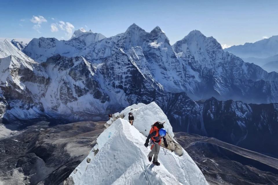 ロブチェピーククライミング